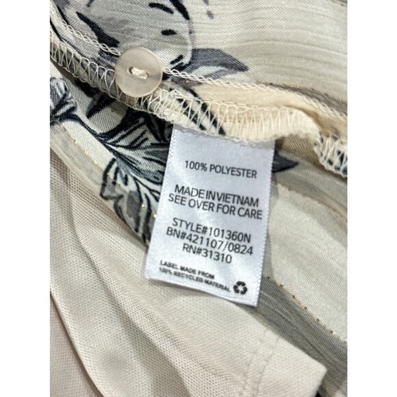 By & By Women’s Floral Sheer Blouse NWT Cream Gray Button Front Lined Top Sz S - Picture 9 of 12